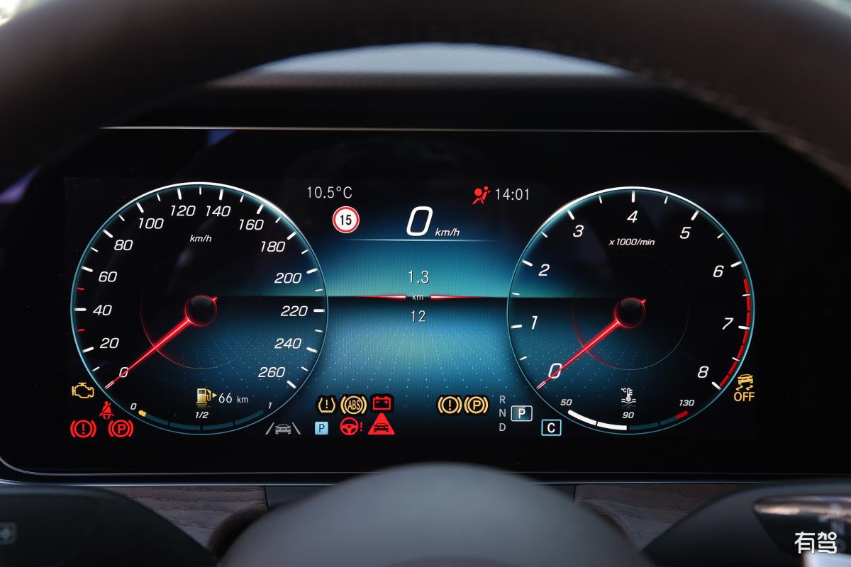 奔驰,奔驰e级,2022款 e 300 l 尊贵型