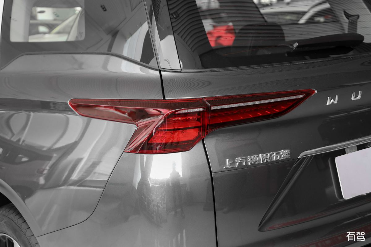 邮轮上儿童票有优惠吗单人入住双人舱时如何收费邮轮页面前台显示的价格是单人的价格还是一间房间的价格是否可以指定舱房的位置和舱号是否可获得连通房帮我用200字详细描述