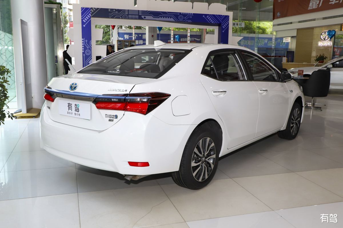 丰田卡罗拉：全面解析热门车型 - 历史、配置、驾驶体验、保养等