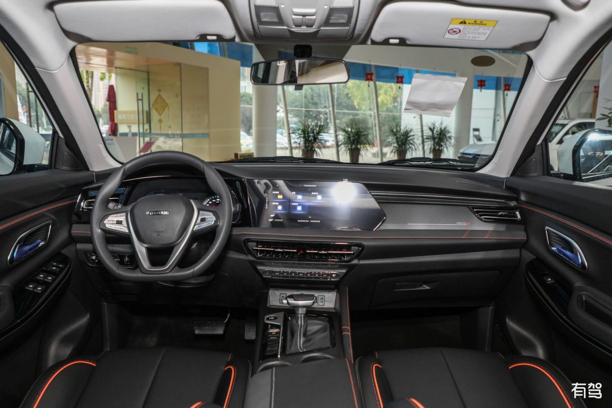 吉利几何E2023款内饰评测：舒适实用，细节提升