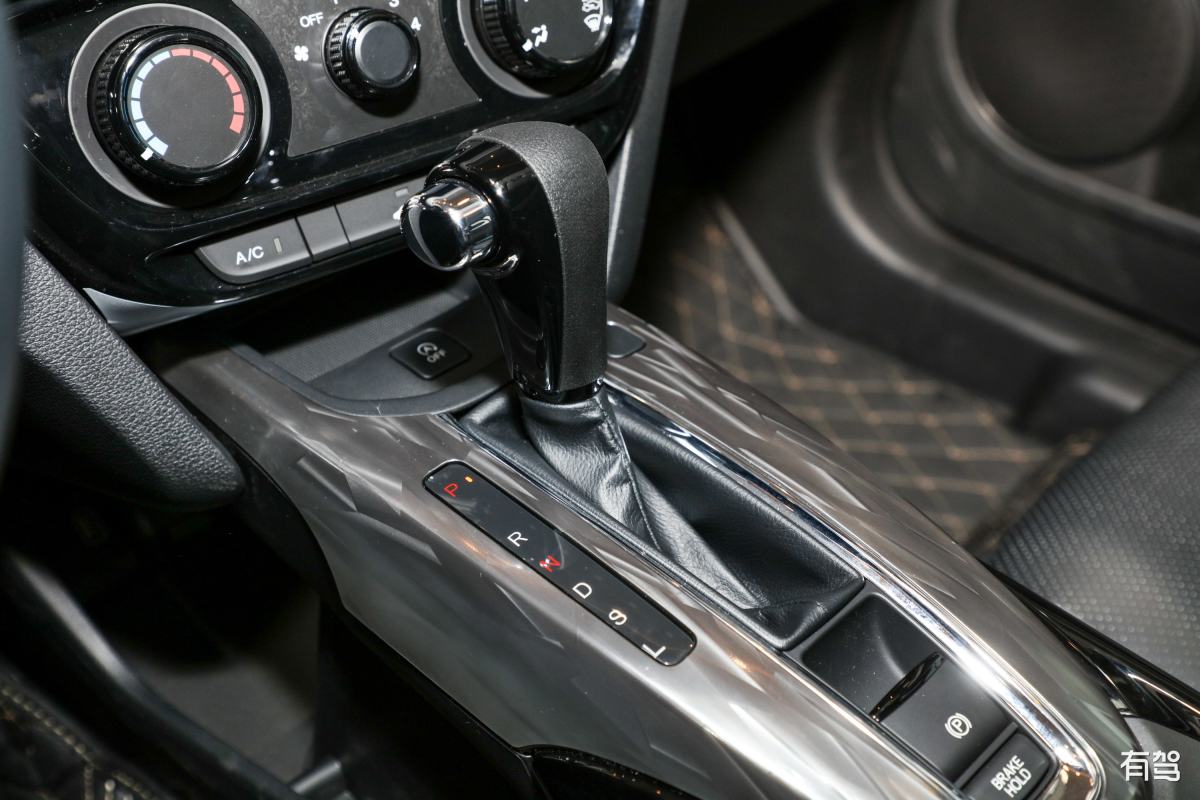 手自一体和AT变速箱两者优缺点对比以及区别