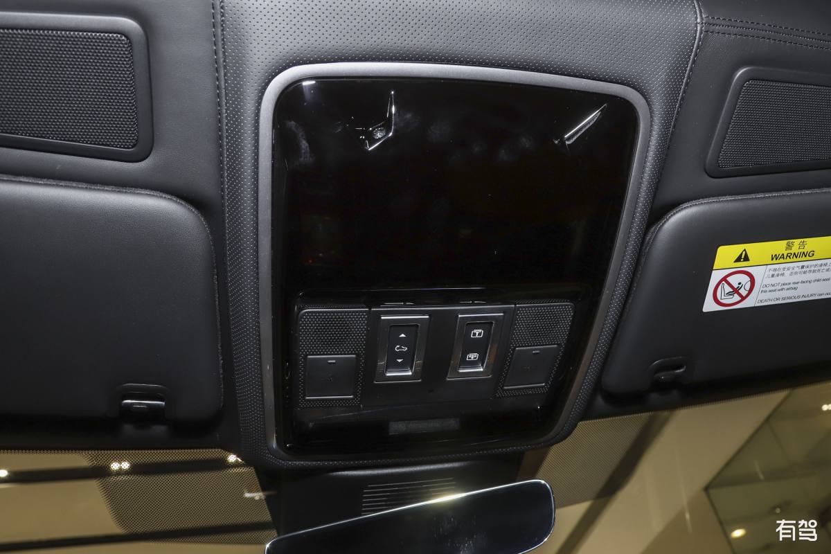 路虎揽胜运动2023款usb接口位置 200字