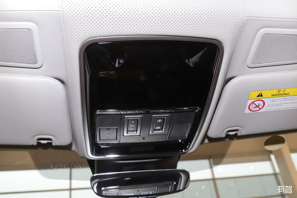 路虎揽胜运动2023款usb接口位置 200字