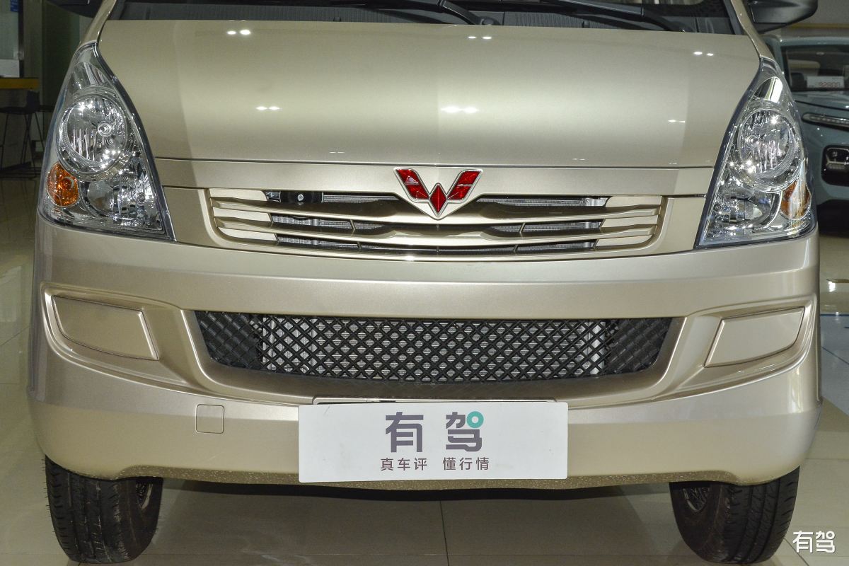 五菱荣光12面包尾灯好拆吗 200字