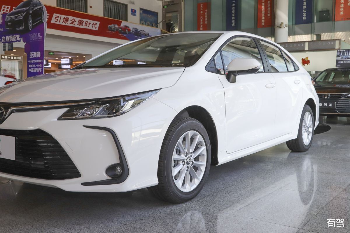 30-35万购车推荐：卡罗拉、高尔夫、雅阁、CT200h 等热门车型