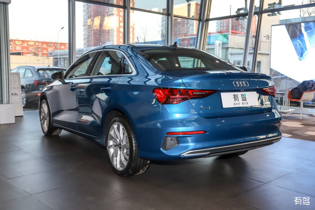 在紧凑型SUV 和A级别轿车两个类别中落地价格在8-12万区间以销量、口碑、质量几个指标综合排名推荐10款车给我