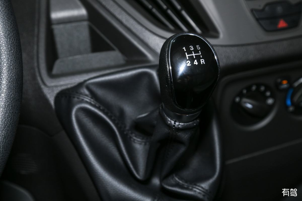 uRⅤ致雅版下坡驾驶技巧：挂哪个档最安全？