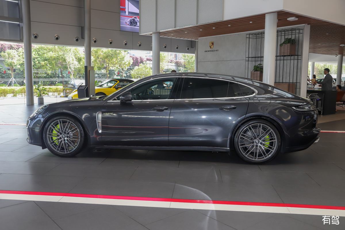 保时捷Panamera 3.6L新车型亮相北京车展，动力升级颜值提升