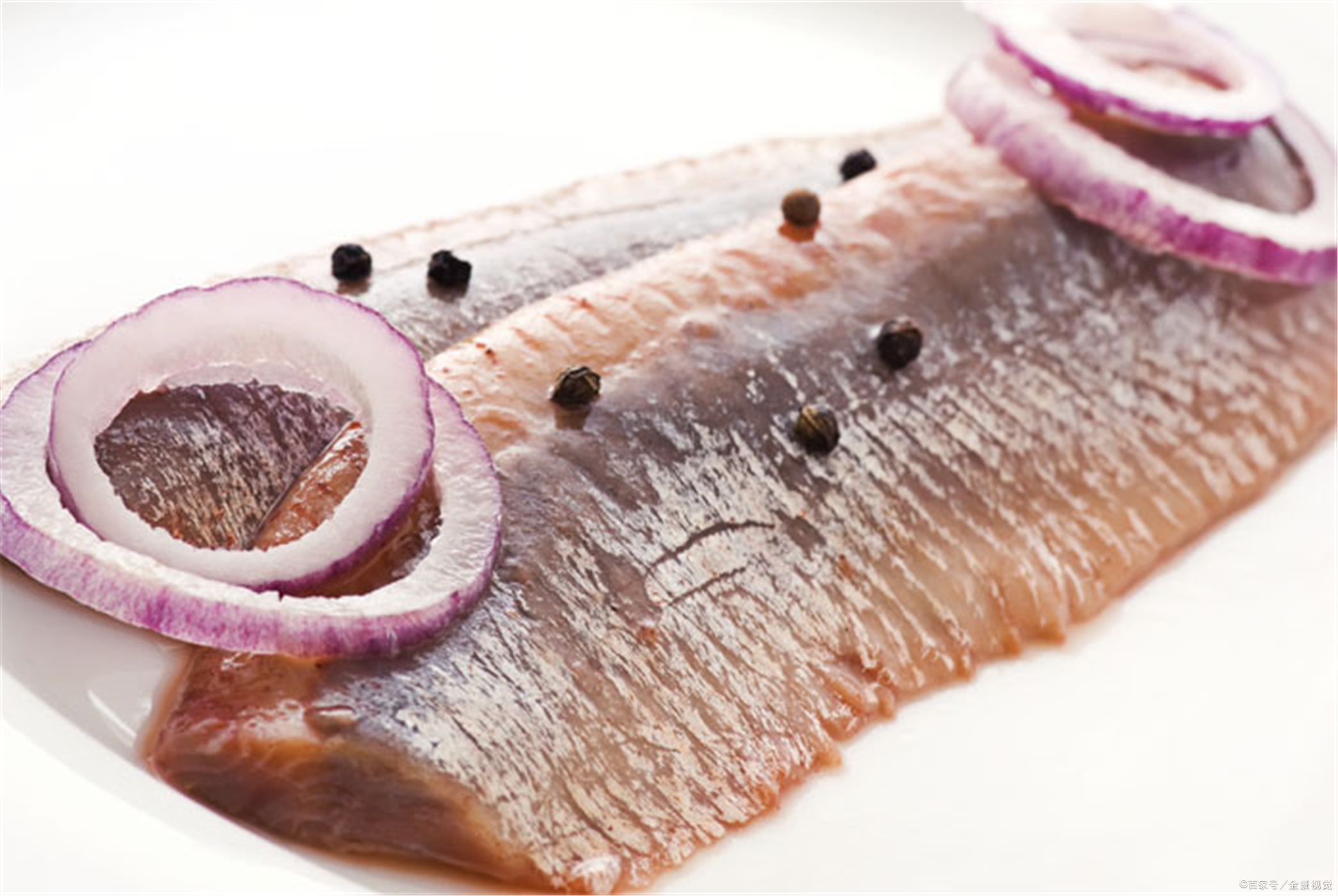 荷兰人爱吃的鲱鱼罐头为何臭成"生化武器"?