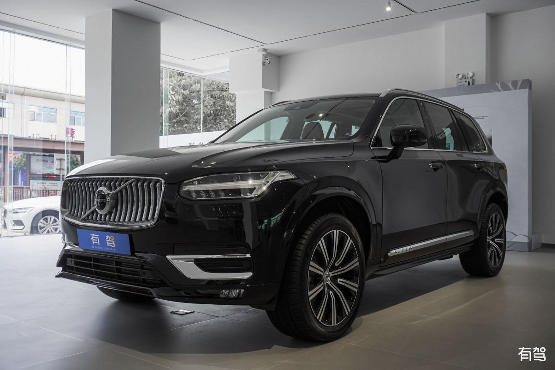 沃尔沃xc60是一款中型豪华suv,拥有卓越的安全性能,豪华配置和驾驶