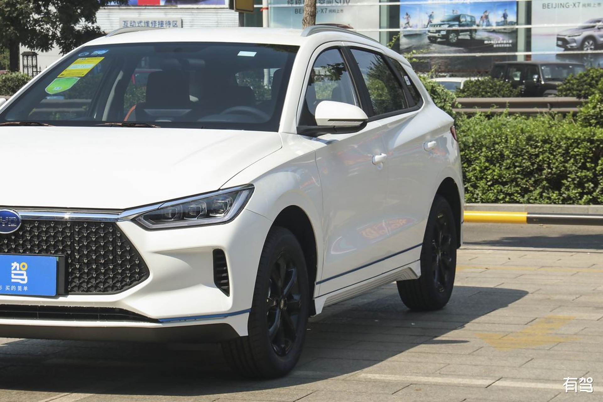 比亚迪e2近日备受瞩目,这款紧凑型轿车售价10.28万-14.