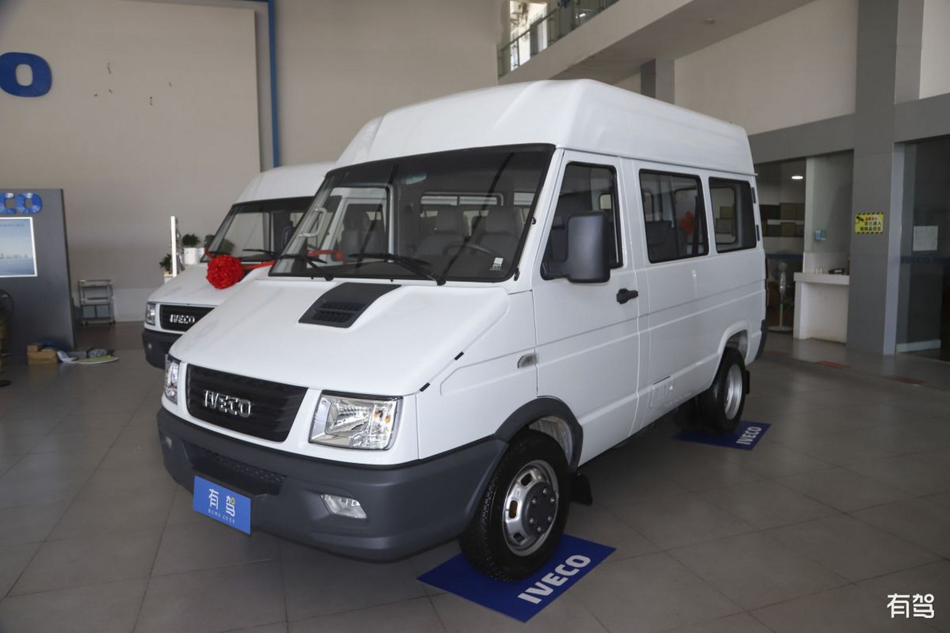 选择时需根据实际需求和预算决定.[原文:19座依维柯多少钱]