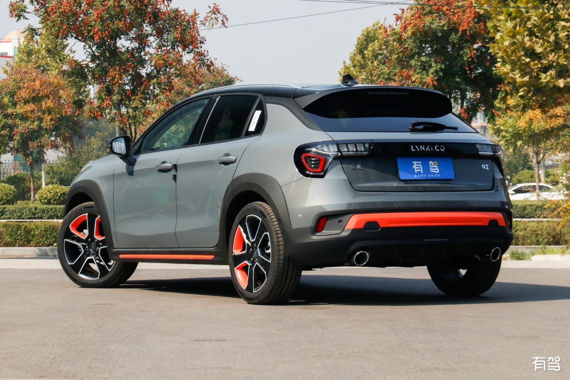 秋日生活创作季# 领克02是一款年轻人喜爱的小型suv,以其独特的外观