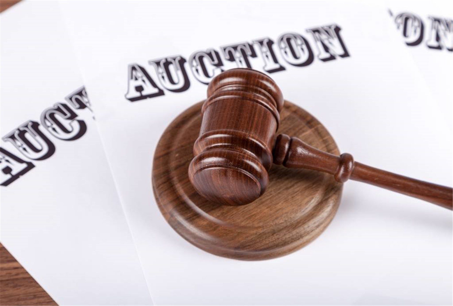 荷兰式拍卖亦称"减价式拍卖",是一种特殊的拍卖形式.