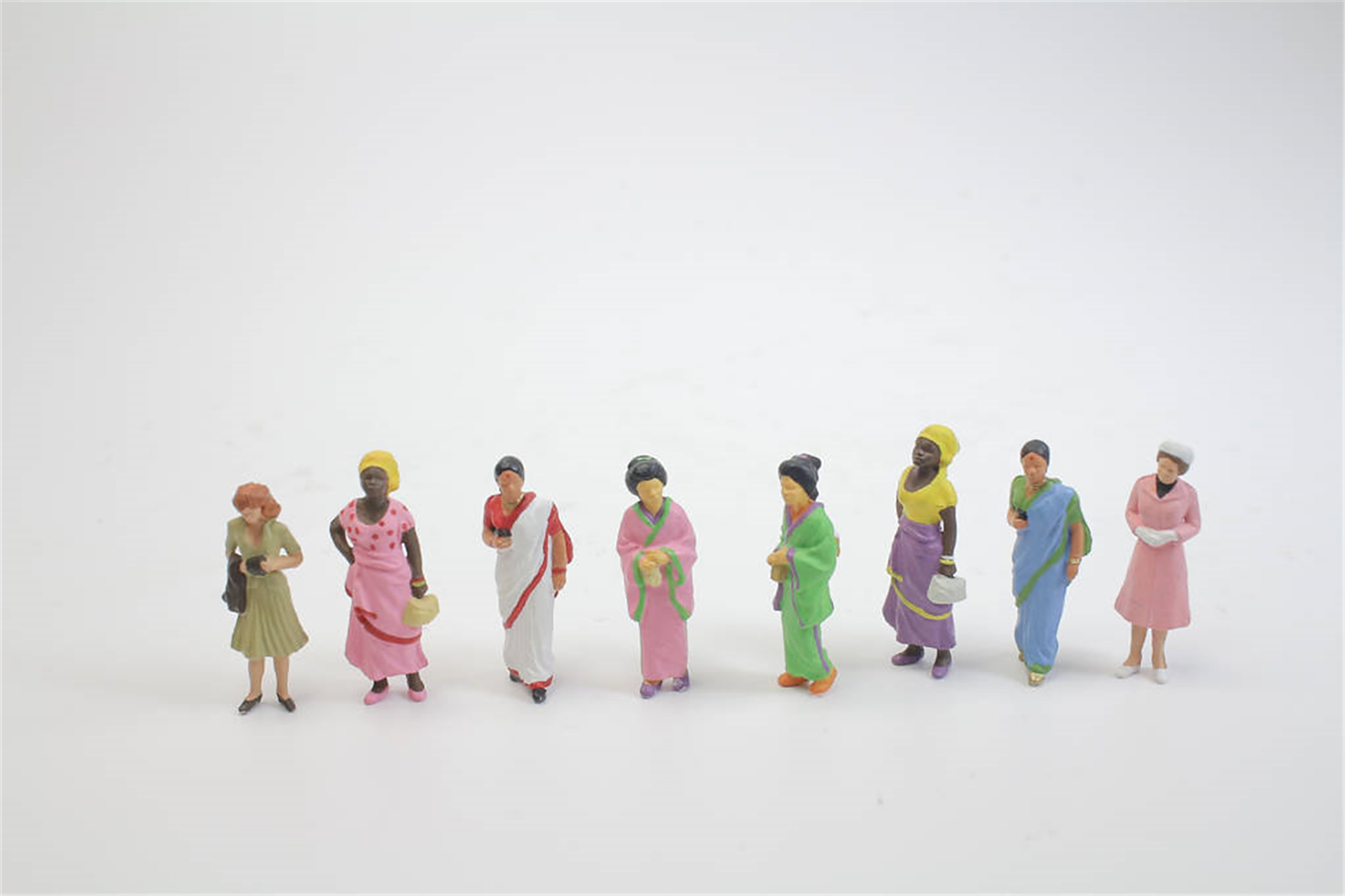 国外餐桌礼仪    俄罗斯:用手语交流    俄罗斯人进餐时,有时会使用