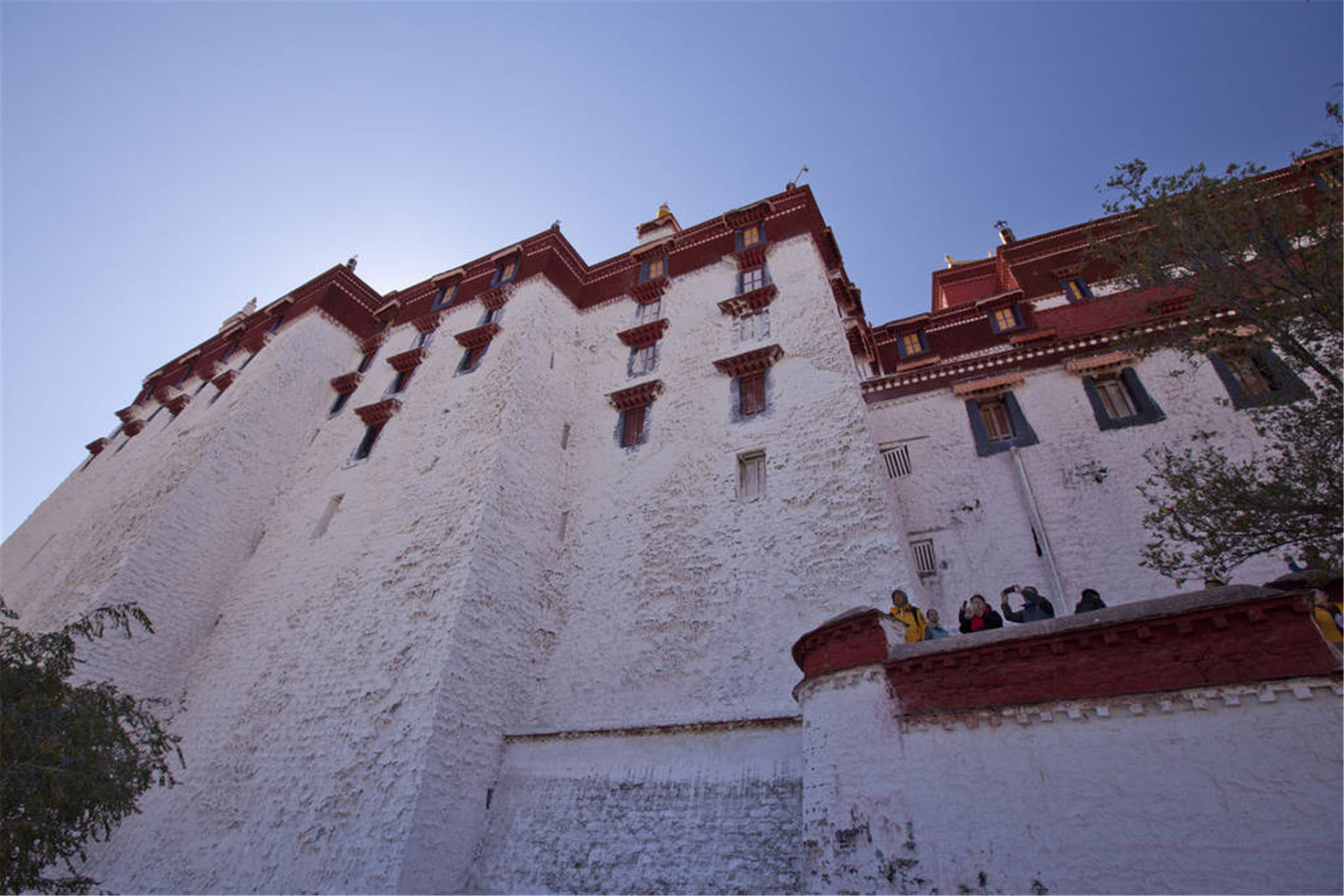 这些天关于"布达拉宫地下八层是什么样的"的热搜引起了人们都关注