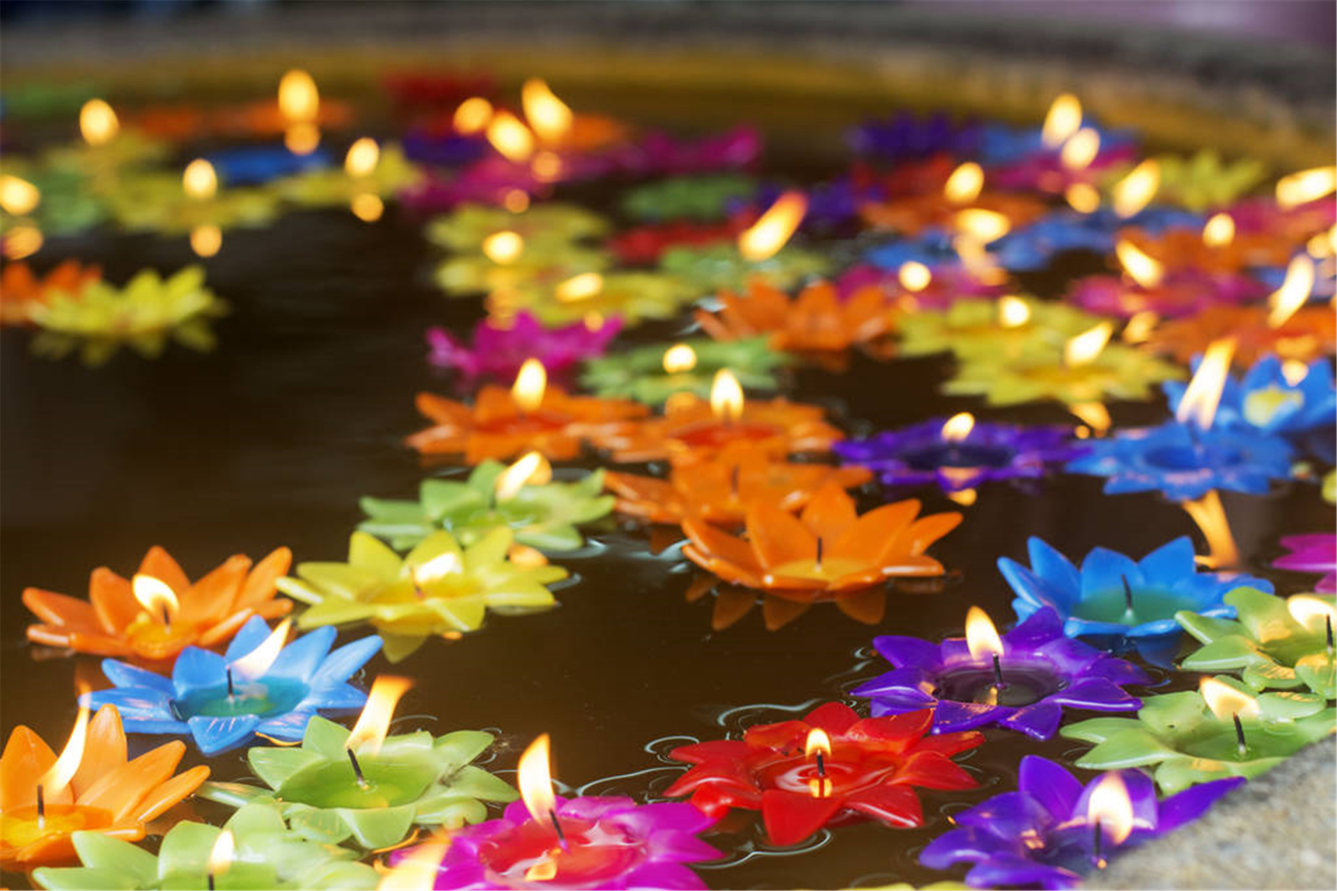 古印度是个思想发达,外道纷起的国家,佛陀住世时,便经常遭受一些