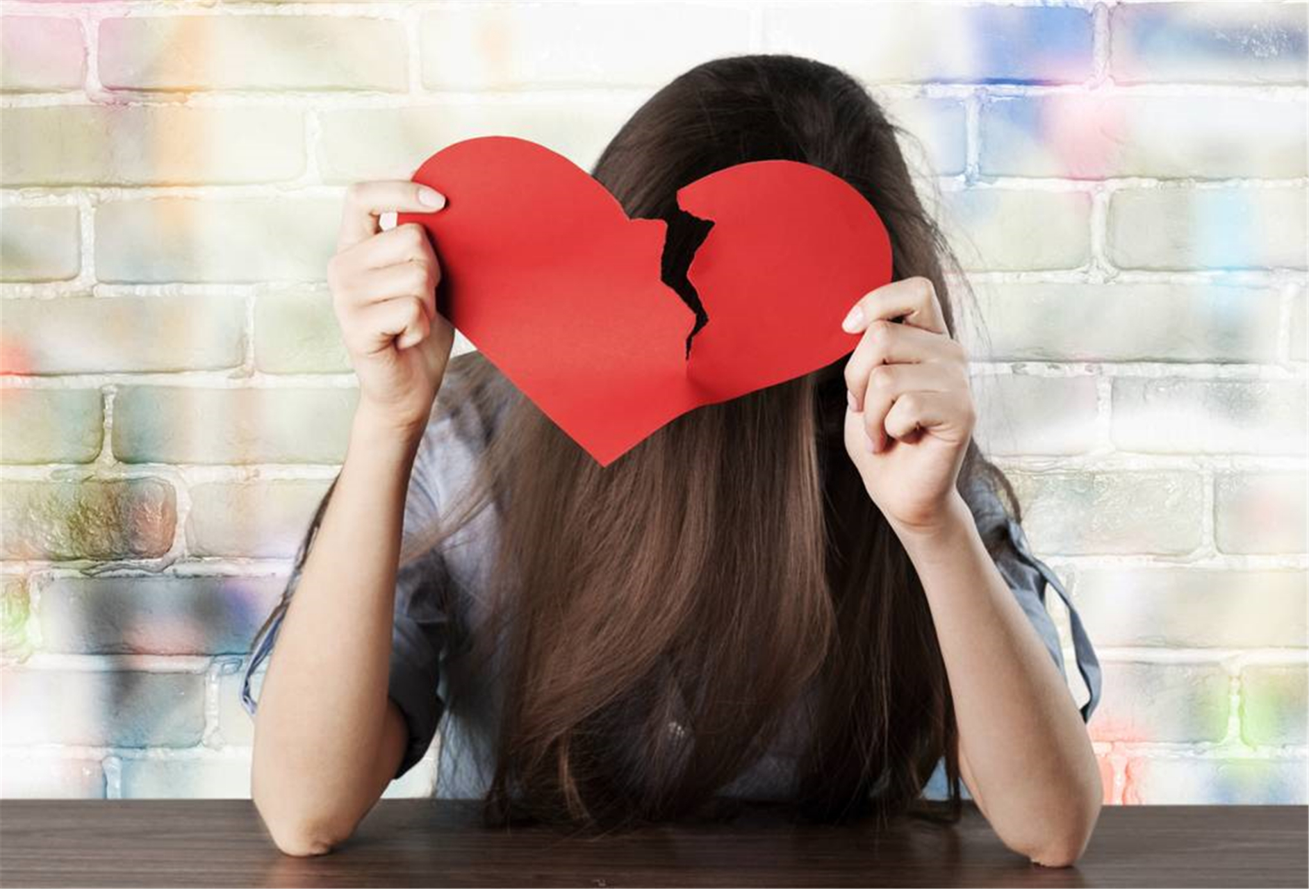 他对我好像就没有那么大的兴趣了,经常熬夜,玩游戏