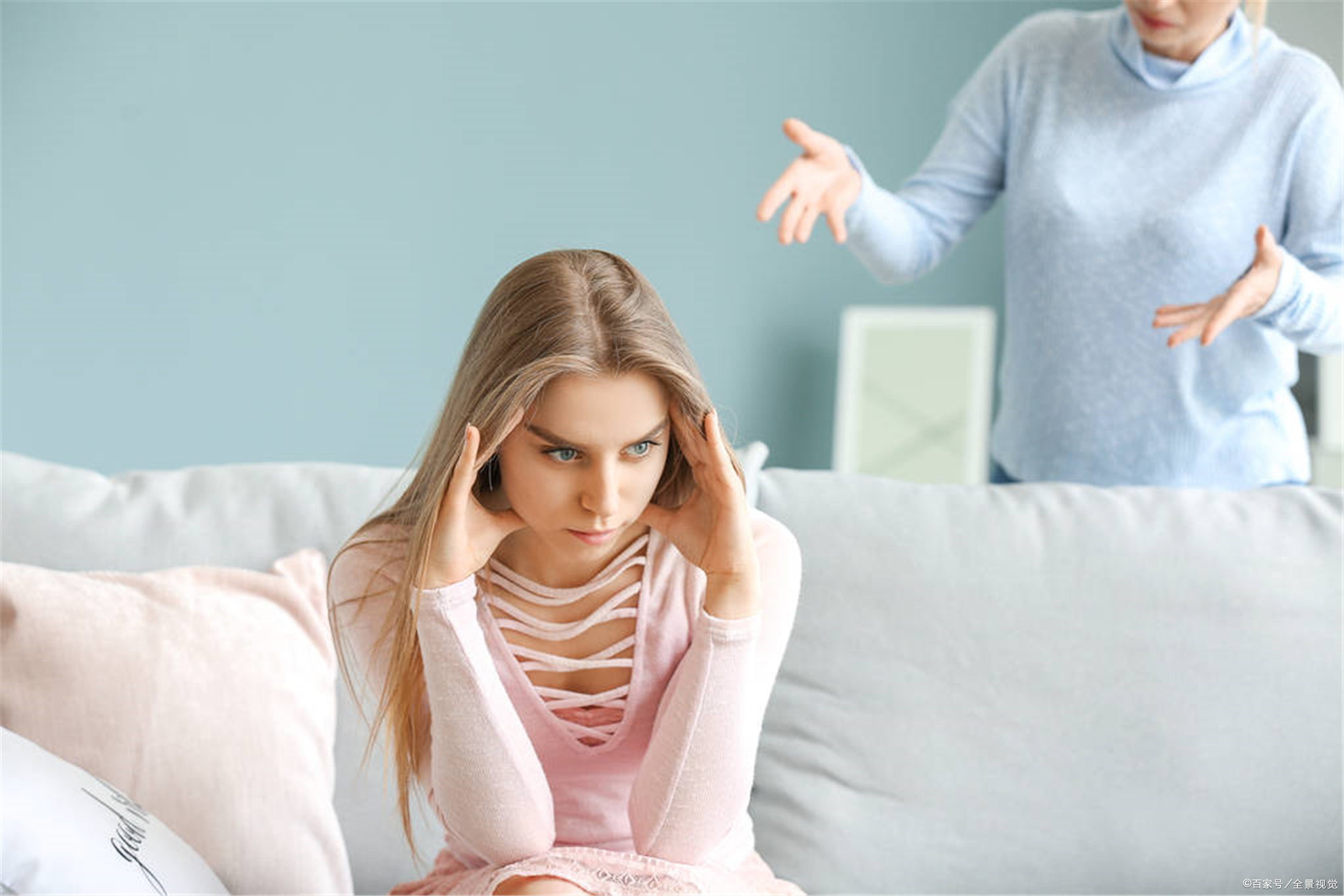 男友跟前任频繁联系,女人崩溃:是不是所有男人都逃不过前任情结