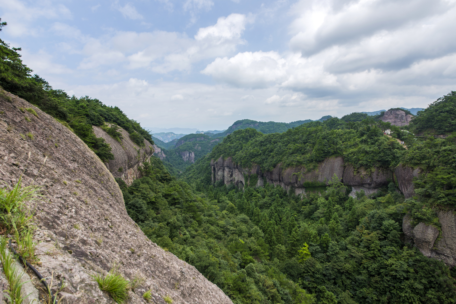 而与北雁荡山的距离,也为南雁荡山赋予了独特的宁静与纯粹.