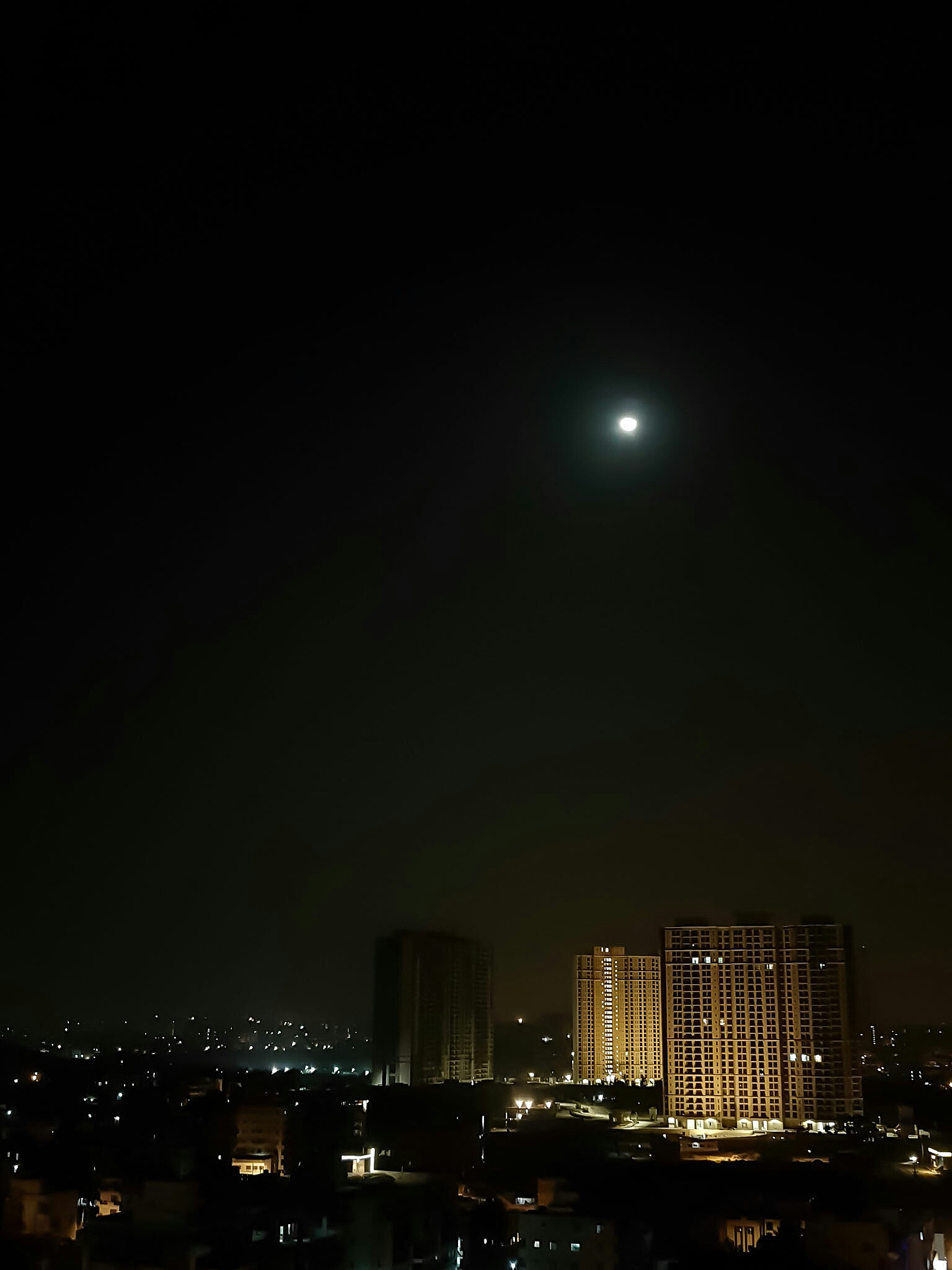 夜幕低垂,灯火阑珊