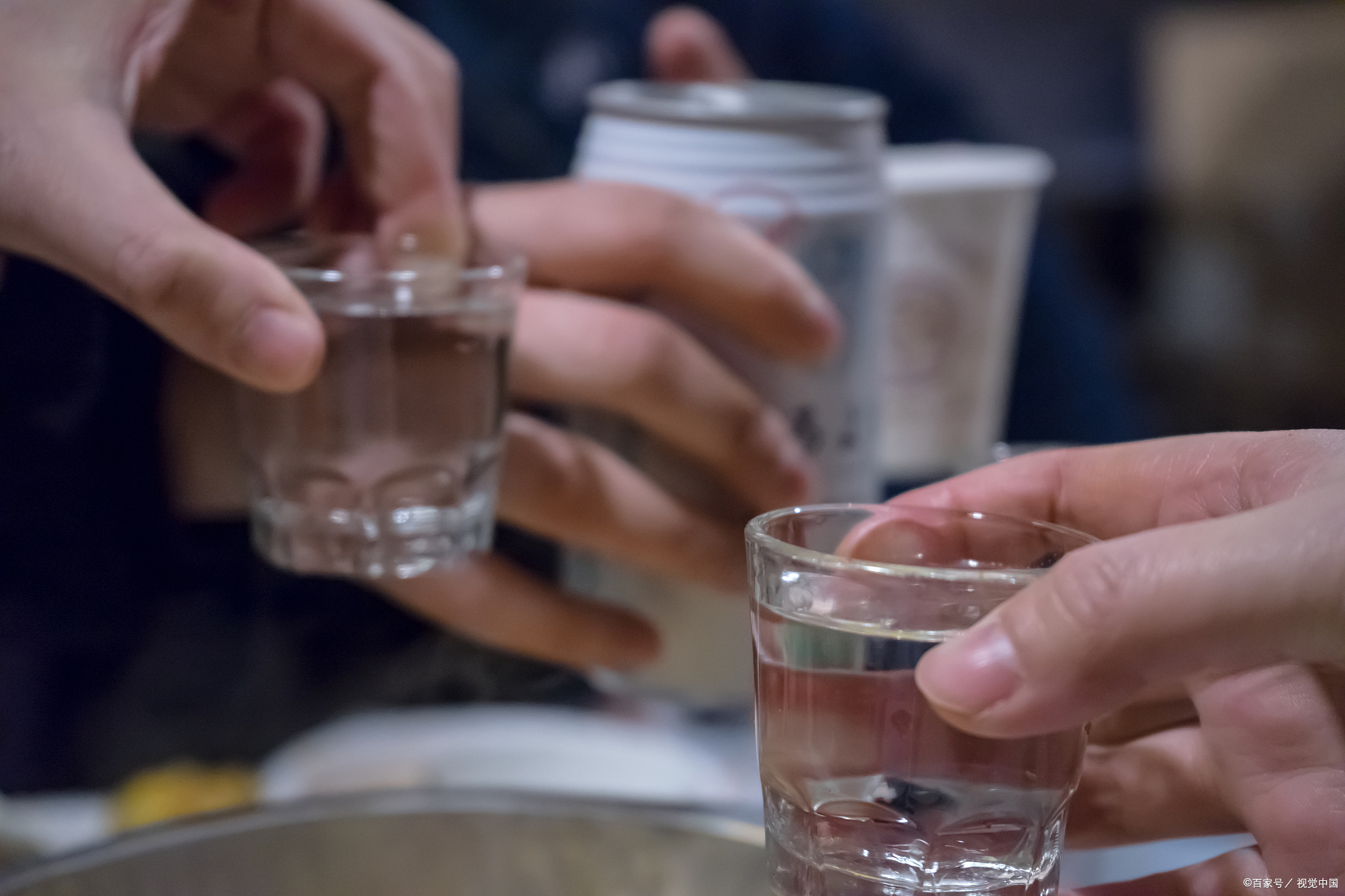 对于新手来说,优级白酒可能更适合饮用.