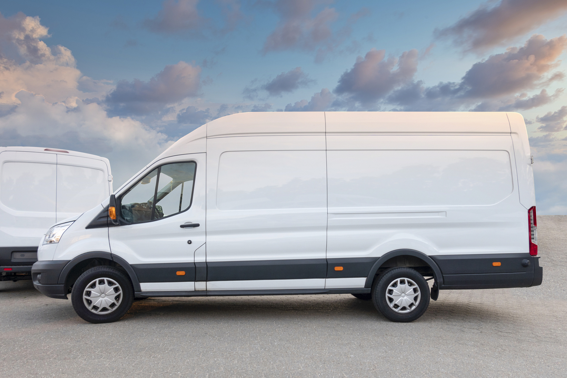 中型依维柯的载重能力一般在2至3吨之间,大依维柯在4.5吨以内.