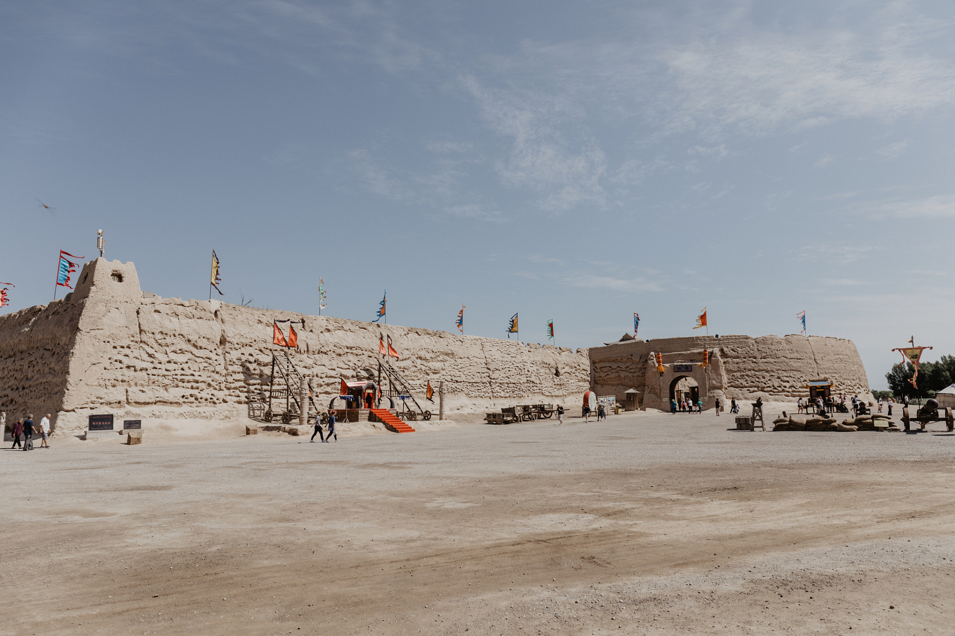 镇北堡西部影视城位于宁夏回族自治区银川市,是充满浓厚西部风情的