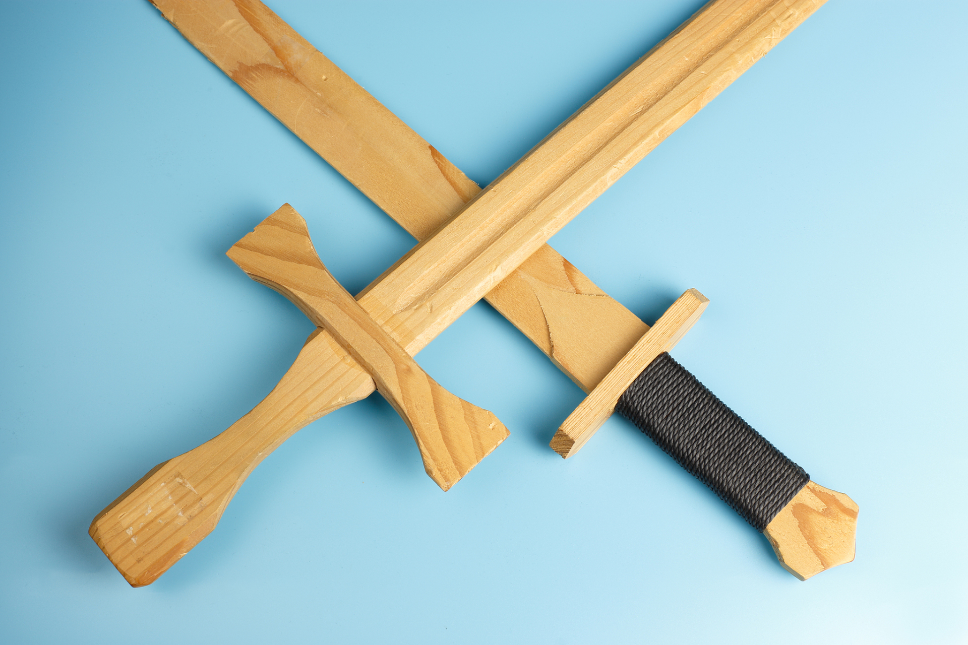 摘要:  民间信仰中存在多种辟邪物品,如糯米,钟馗画,桃木剑等.