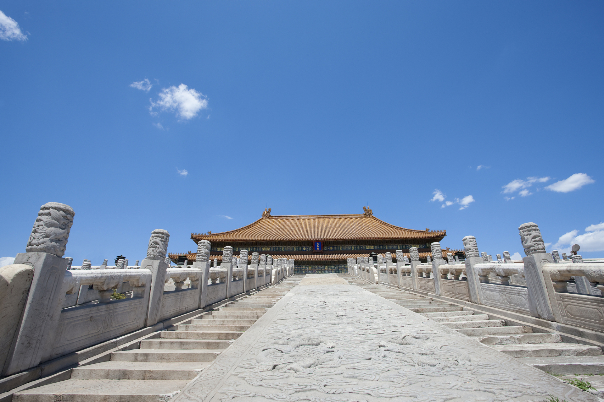 中国最具代表性的十大景区: 1,北京故宫 2,八达岭长城 3,北京颐和园 4