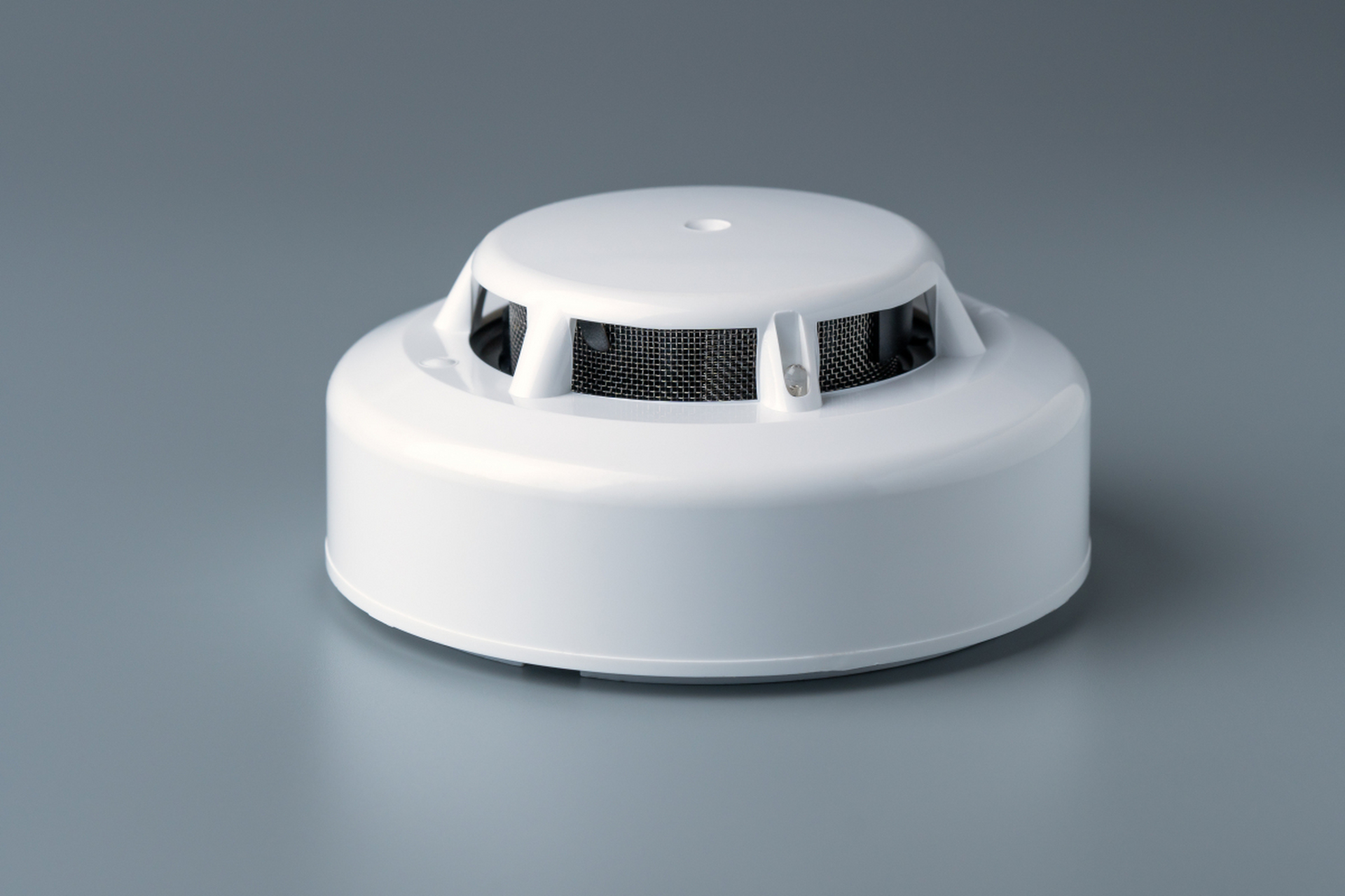 无线烟感探测器实时检测烟雾浓度并快速发送预警信号至你的家庭安全