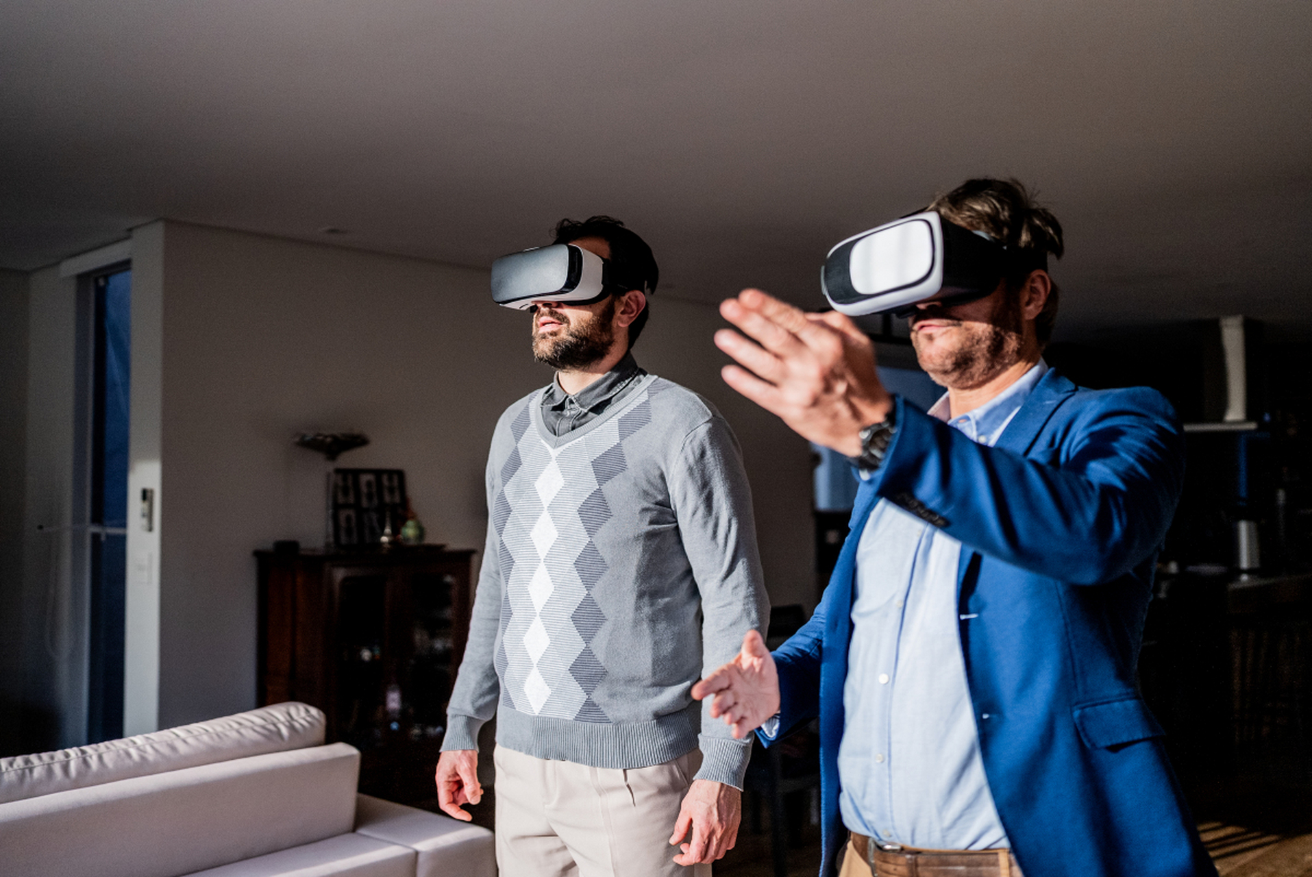 华为发布了第二代vr头显产品——华为vrglass2,轻薄设计,高画质显示和