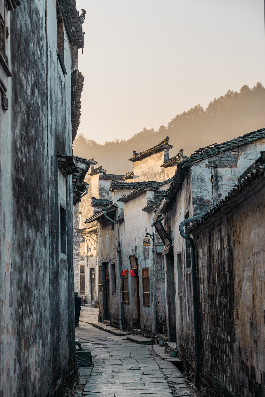 西递古镇是中国传统古建筑艺术代表之一,不仅有许多珍贵古建筑,还有