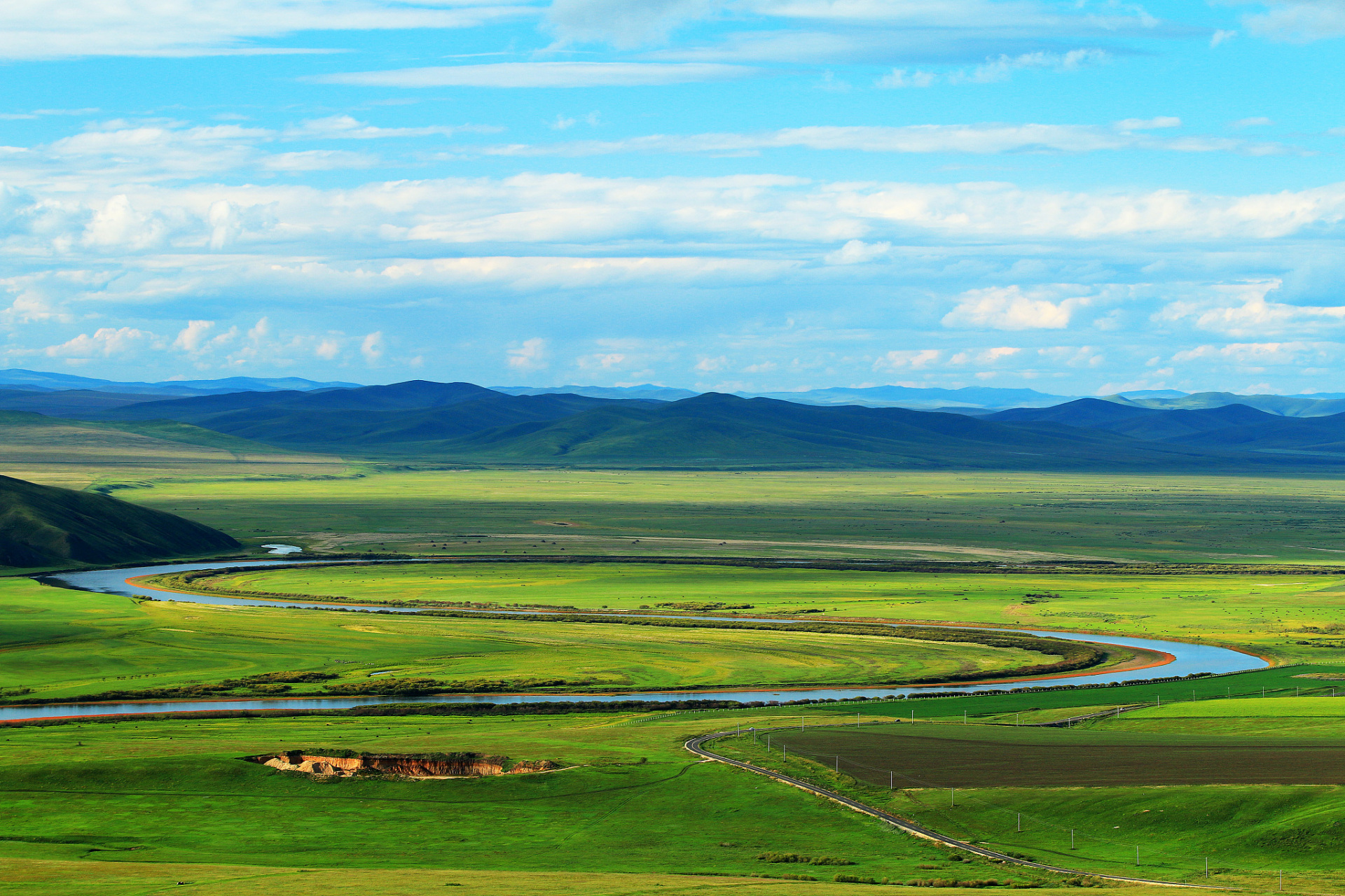 金秋图文动态创作节# 包头旅游必去的3个地方有:  希拉穆仁草原 .
