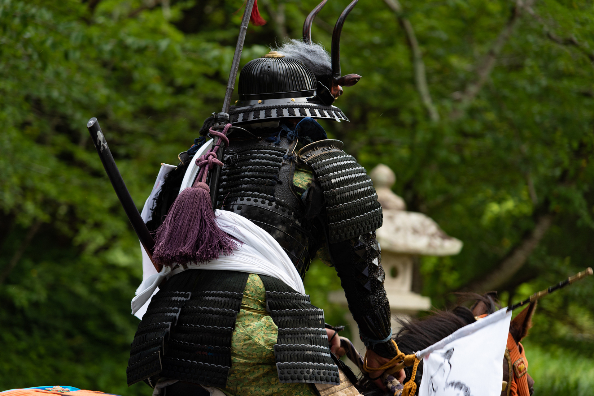 穿武士装被轰出商场,世界真的变得不一样了?