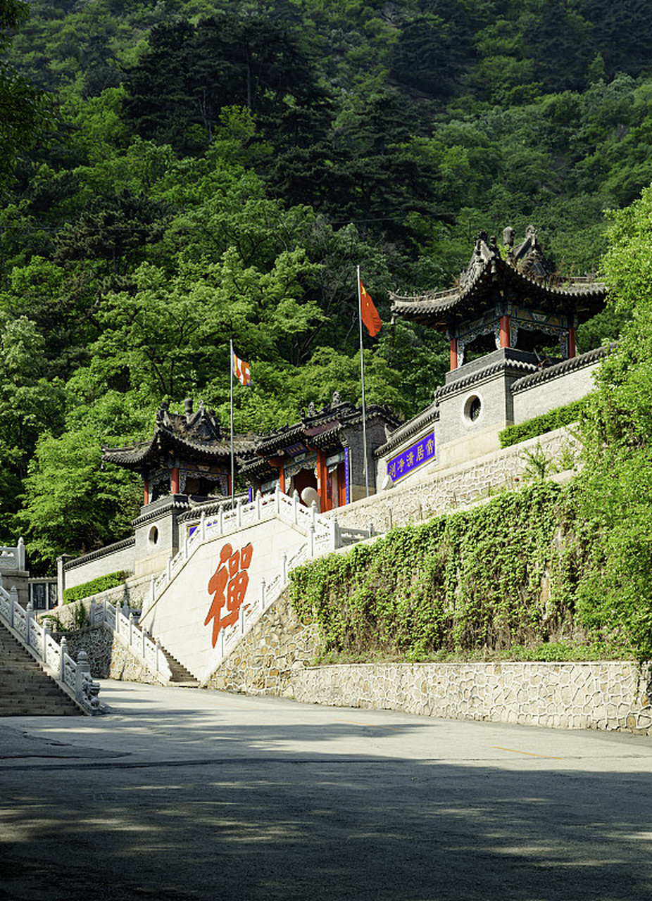 来到凤县,消灾寺景区是必去的一站.