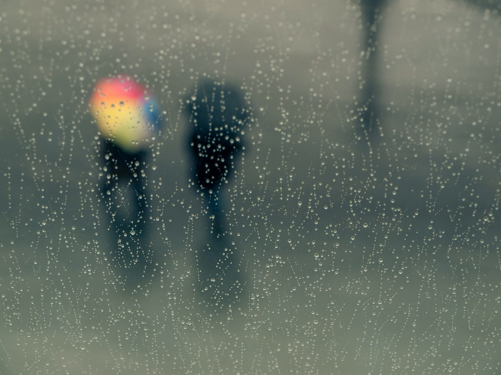 窗外真实雨景图片图片