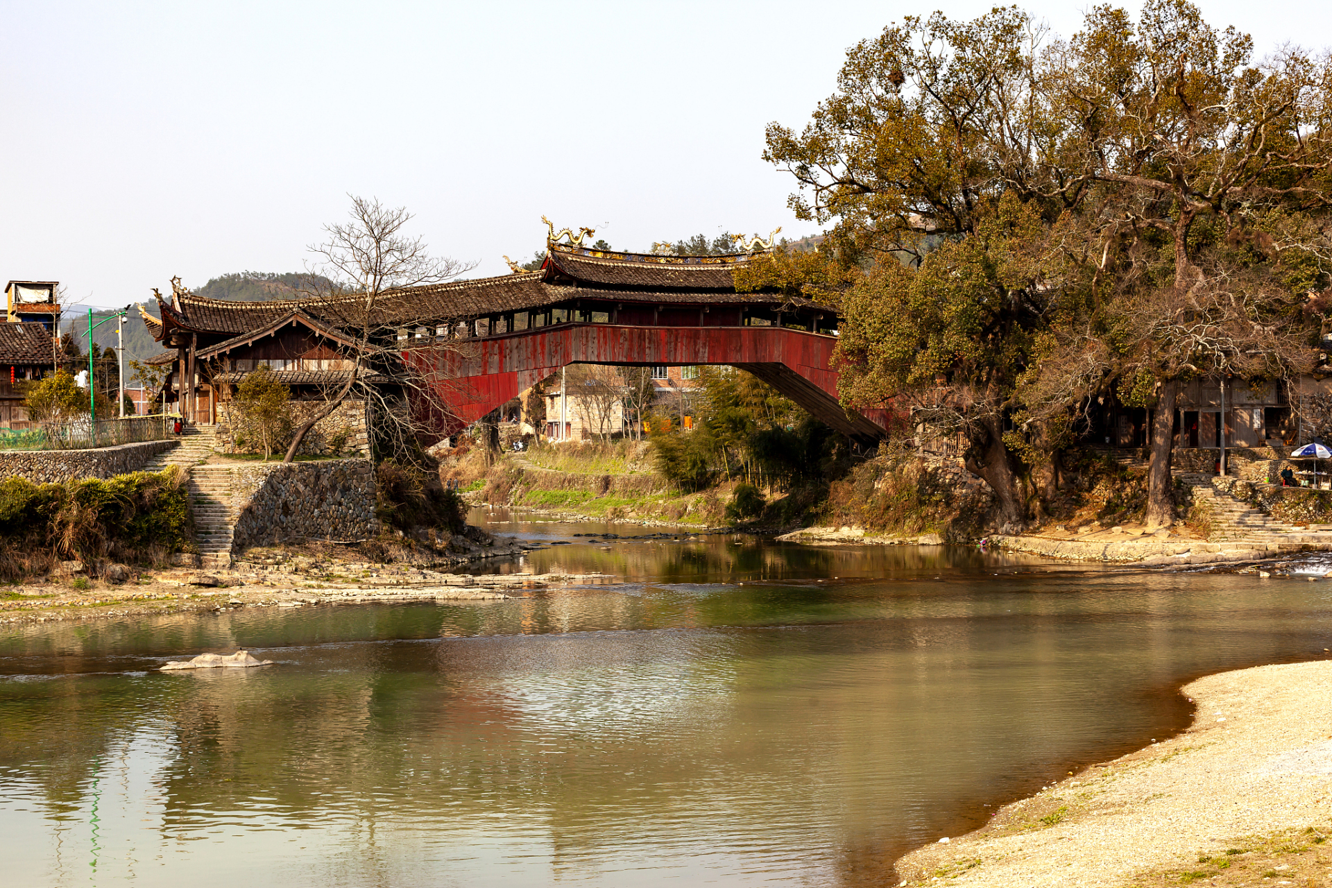 泰顺廊桥文化园,位于温州市泰顺县泗溪镇,是一处以展示古代廊桥为主要