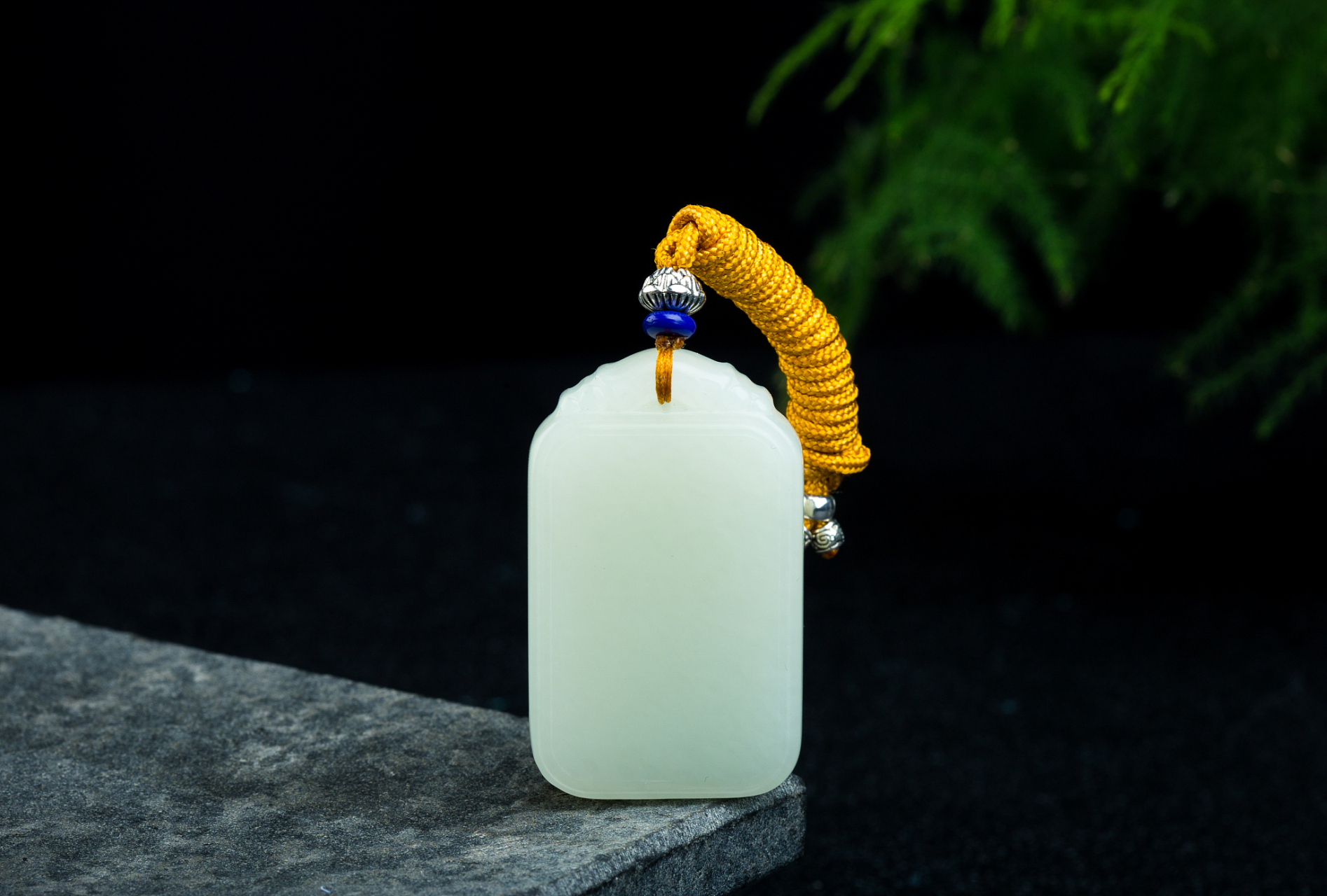 田玉作为中国传统文化的珍贵瑰宝,受到市场追捧,但也出现了大量假冒