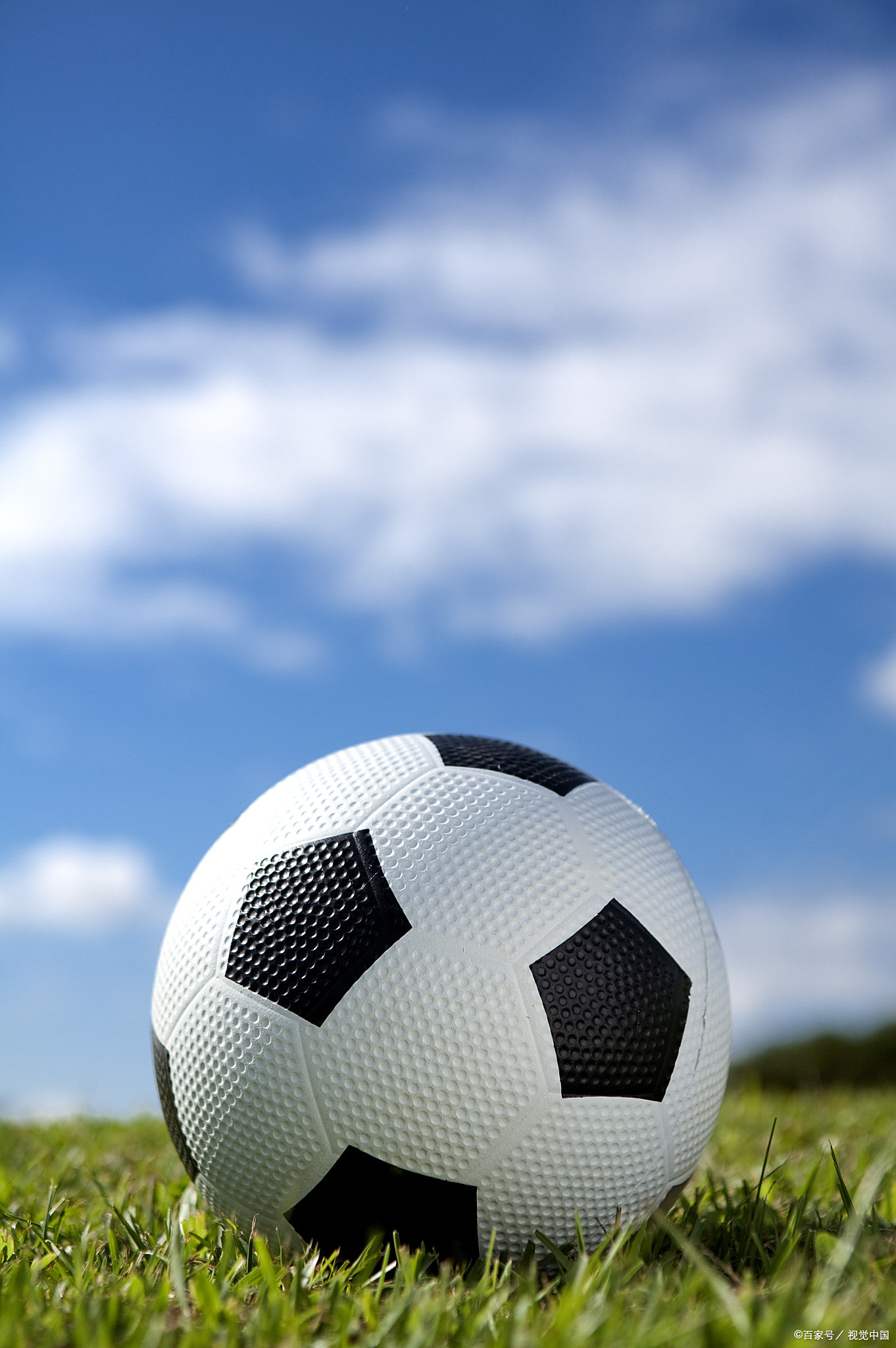 法甲尼斯战平巴黎 fc 比赛两度因恐同口号中断