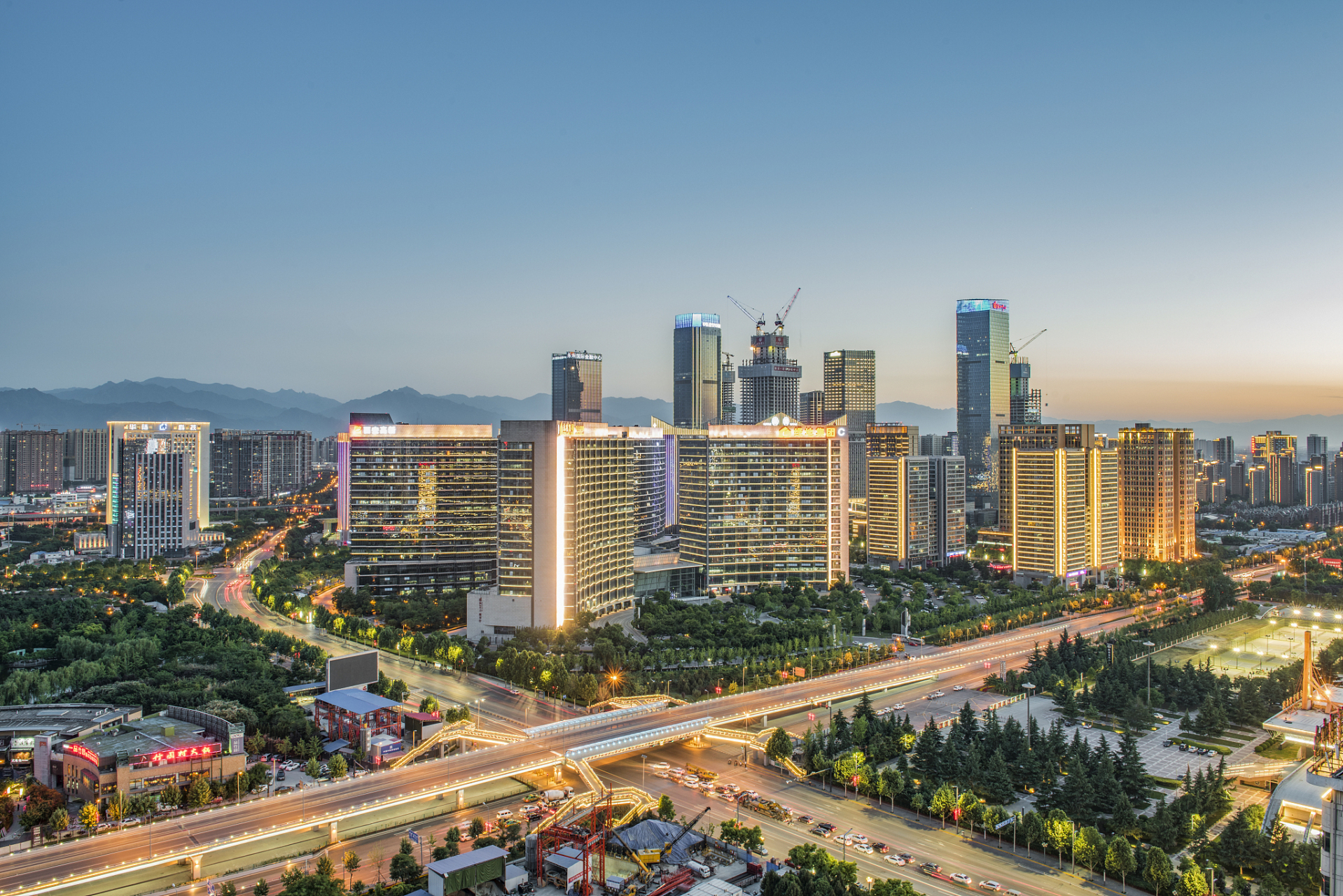 咸阳楼市主要靠西安楼市的外溢,一些在西安买不起房的人到咸阳来