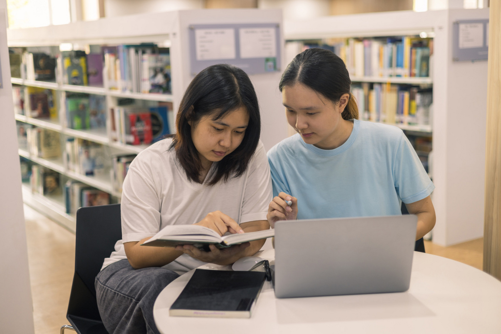 不同于传统教育方式下由老师安排好每一门科目,每一个章节的学习内容