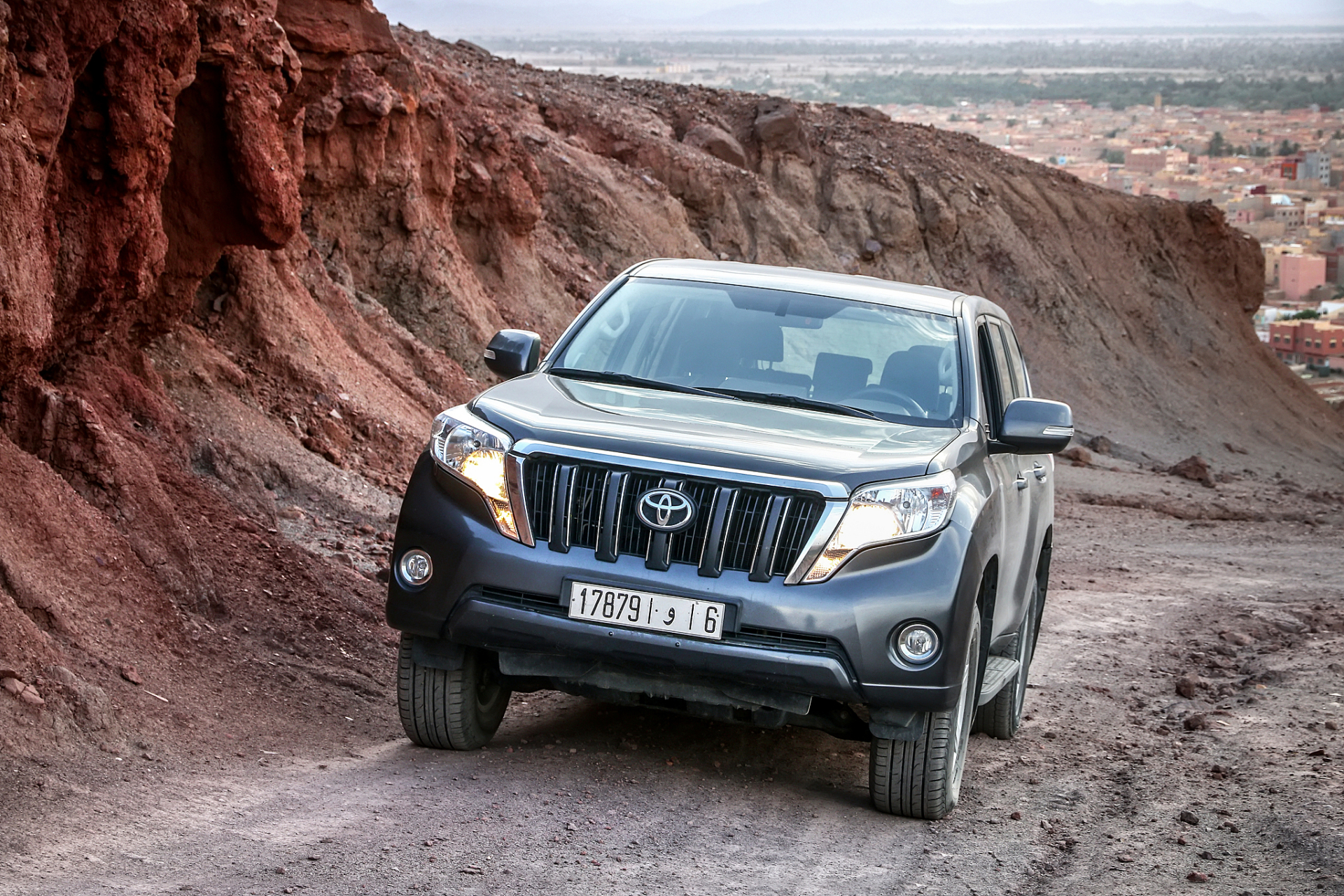 普拉多21款是一款外观霸气,内饰精致,配置丰富的suv