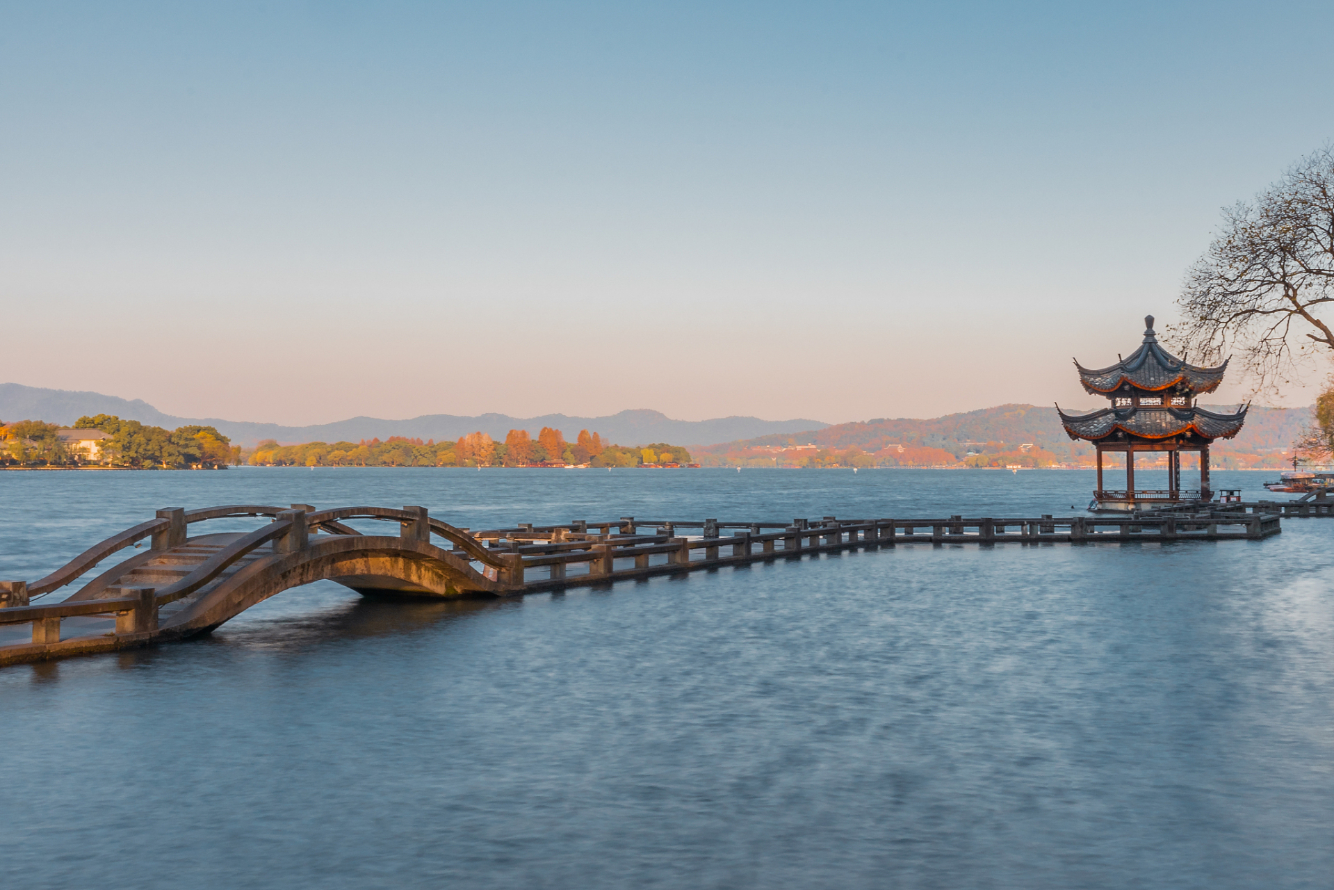 杭州,湘湖——感受自然与历史的交融  在杭州的繁华都市中,湘湖以其
