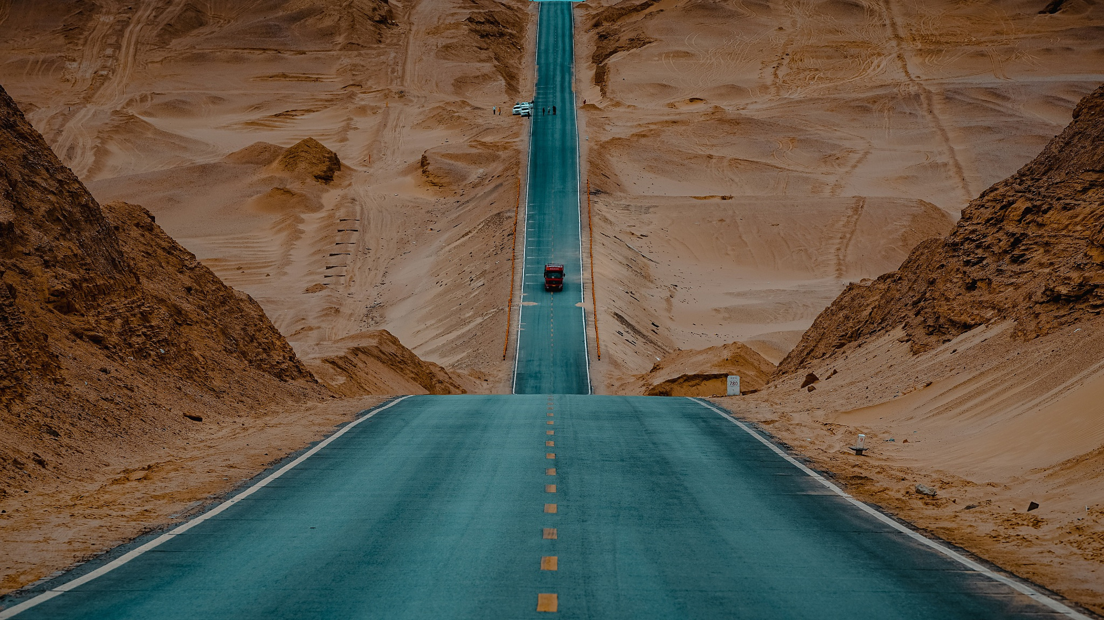 它就是:独库公路,一条横穿天山南北的景观大道!