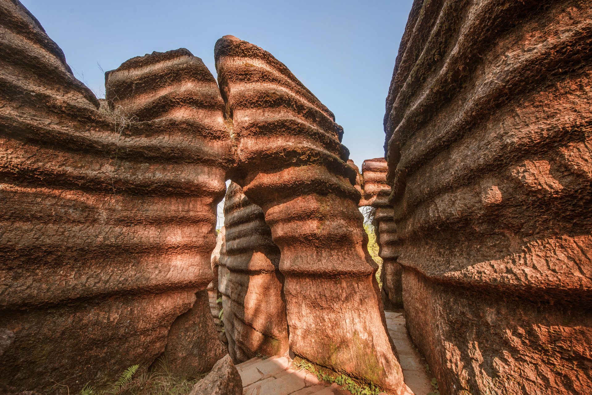 创作季# 红石林景区位于新密市尖山风景区管委会的尖山村和牛心石村