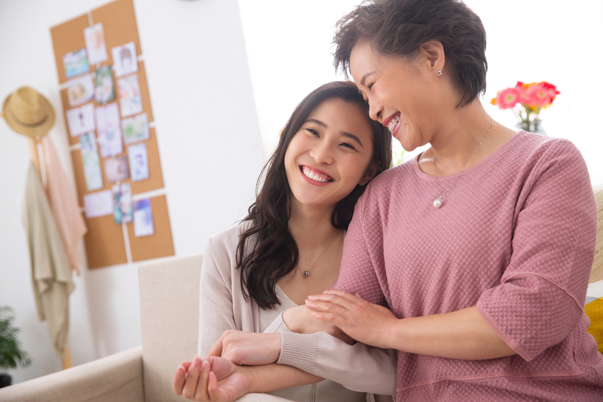 与婆婆相处需注重细节和沟通,通过建立良好的沟通渠道,尊重对方的生活