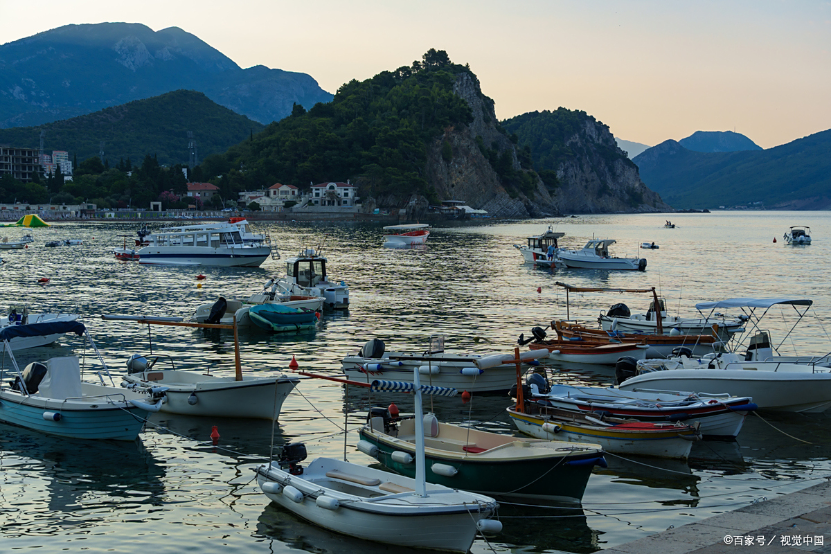 六横岛台门渔港晨景,渔船出港生机勃勃,摄影超生动!
