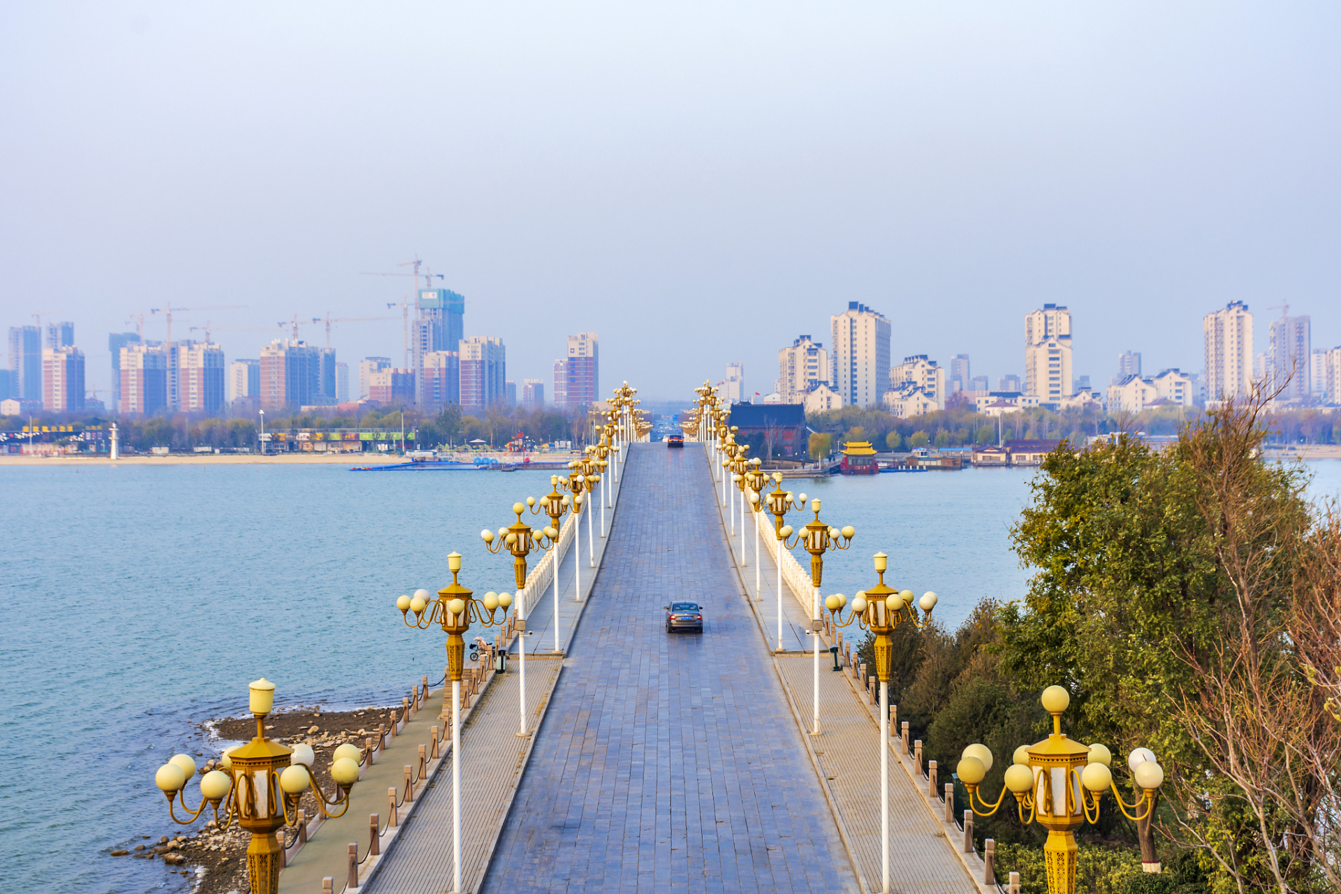 【山东聊城东昌湖旅游攻略】  东昌湖,位于山东省聊城市东昌府区,是