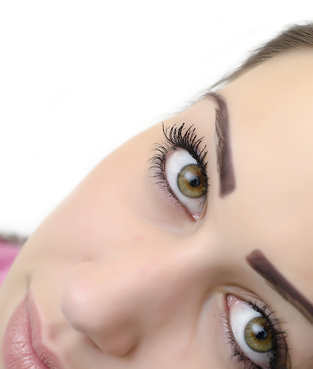 也称为"眼线纹绣"或"眼线刺绣"